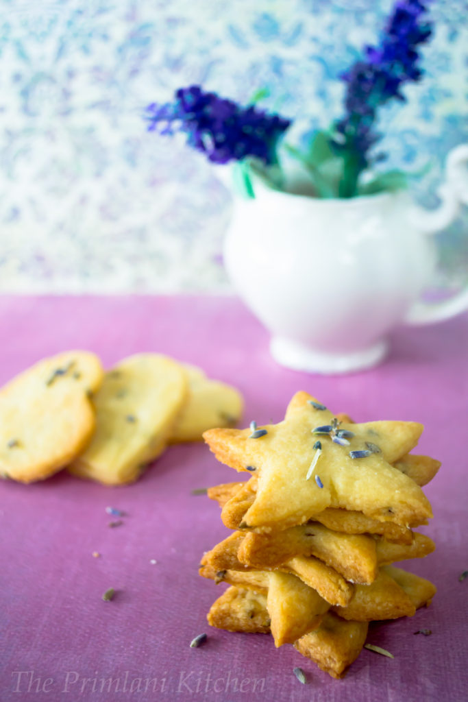 Buttery & Crumbly Bites for #SpicyChat: Shortbread Cookies Kissed with Lavender!