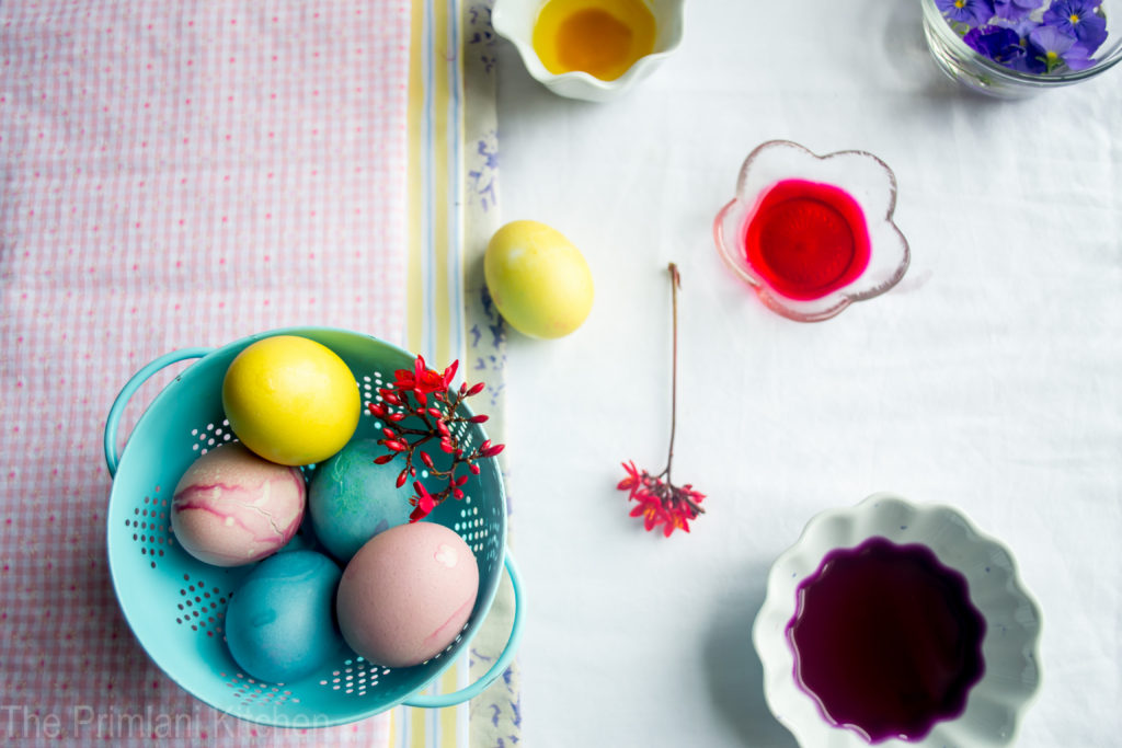 #SpicyChat is Celebrating Easter with Home-Made Naturally Dyed Eggs!